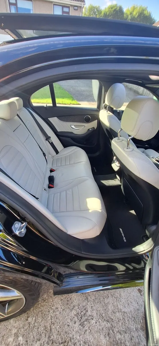 2016 Mercedes-Benz C220 AMG Line Premium - Image 3
