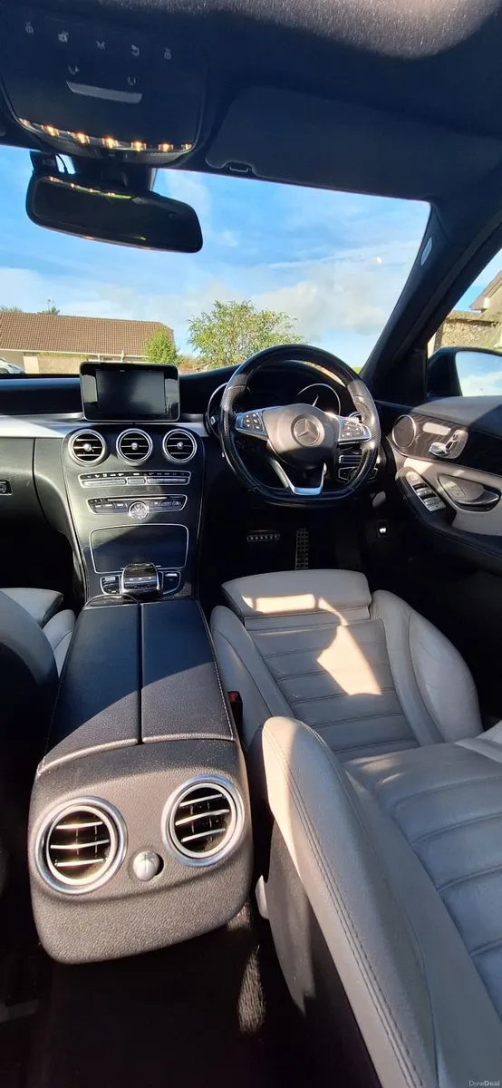 2016 Mercedes-Benz C220 AMG Line Premium - Image 4