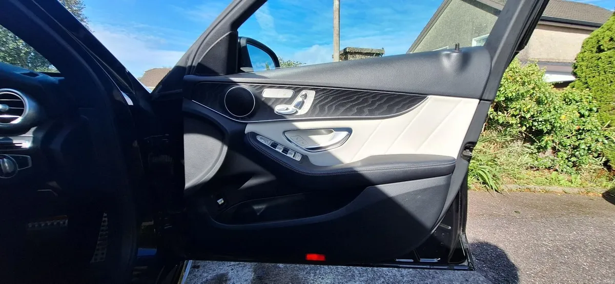 2016 Mercedes-Benz C220 AMG Line Premium - Image 5