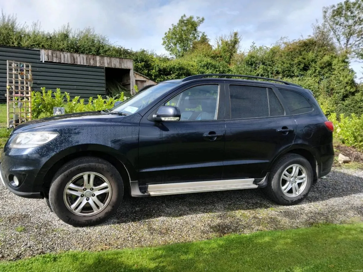 7 Seater Hyundai Santa Fe - Image 4