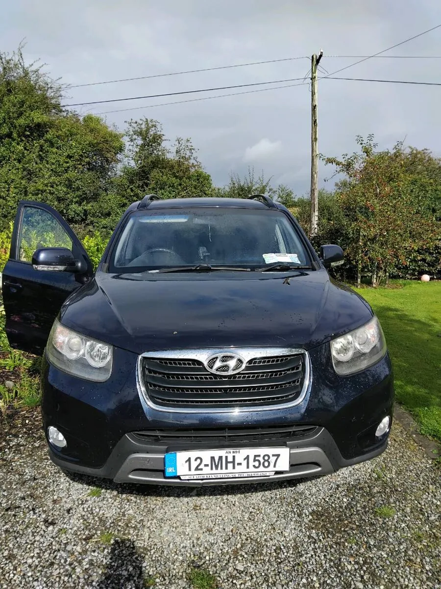 7 Seater Hyundai Santa Fe - Image 2
