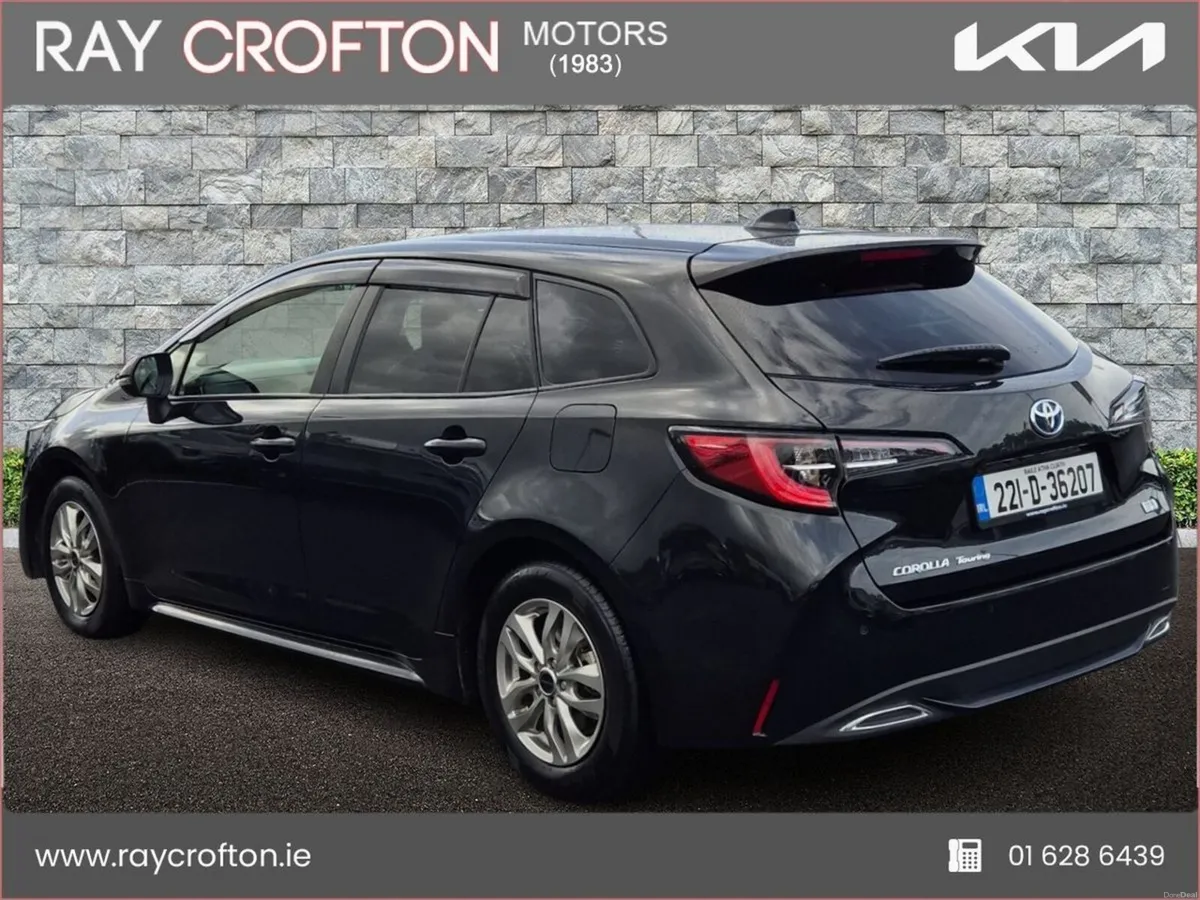 Toyota Corolla 1.8 Hybrid Luna - Image 3