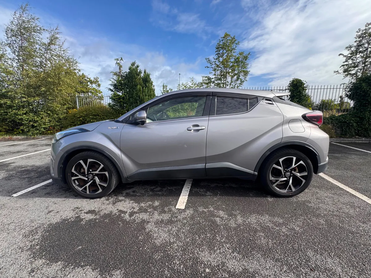 2017 Toyota C-HR | Huge specs - Image 3