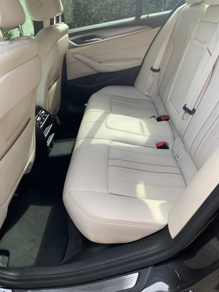 BMW 5-Series 2018 - Image 2