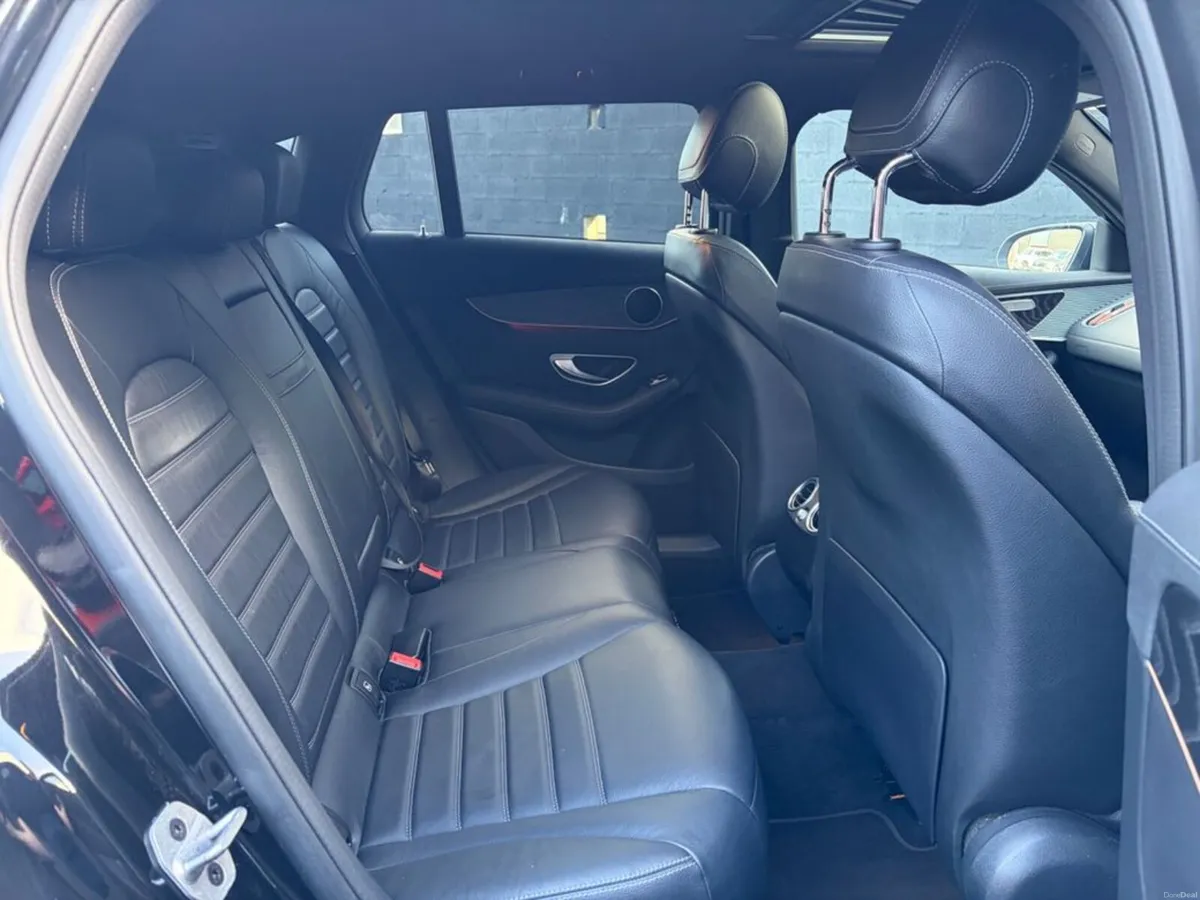 Mercedes-Benz EQC 400 AMG Line 4matic Premium Plus - Image 6