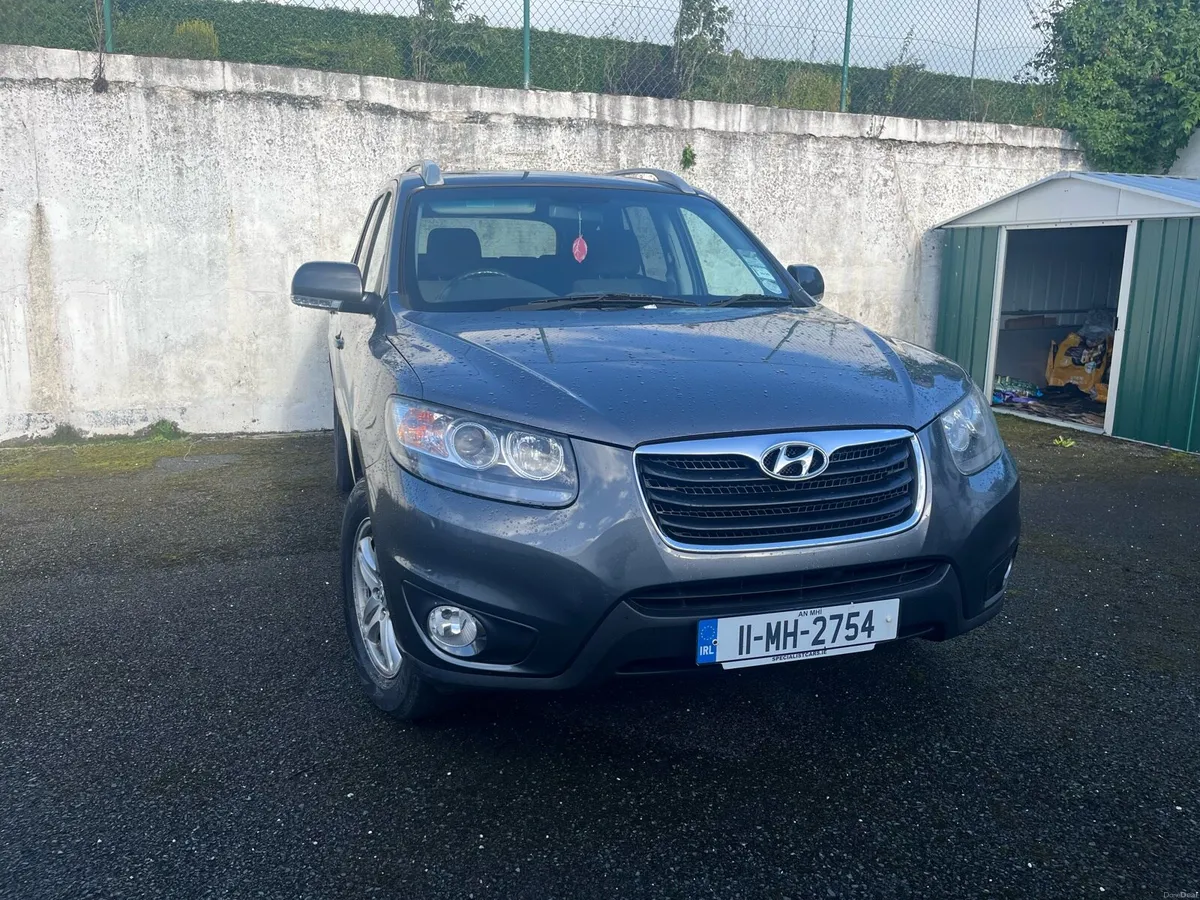 2011 Silver Hyundai SantaFe 4WD - Image 2