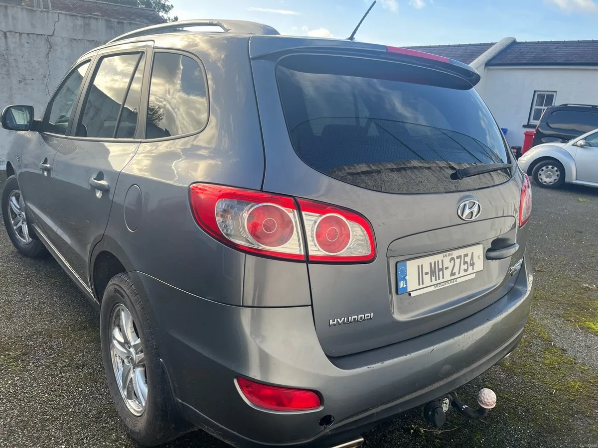 2011 Silver Hyundai SantaFe 4WD - Image 6