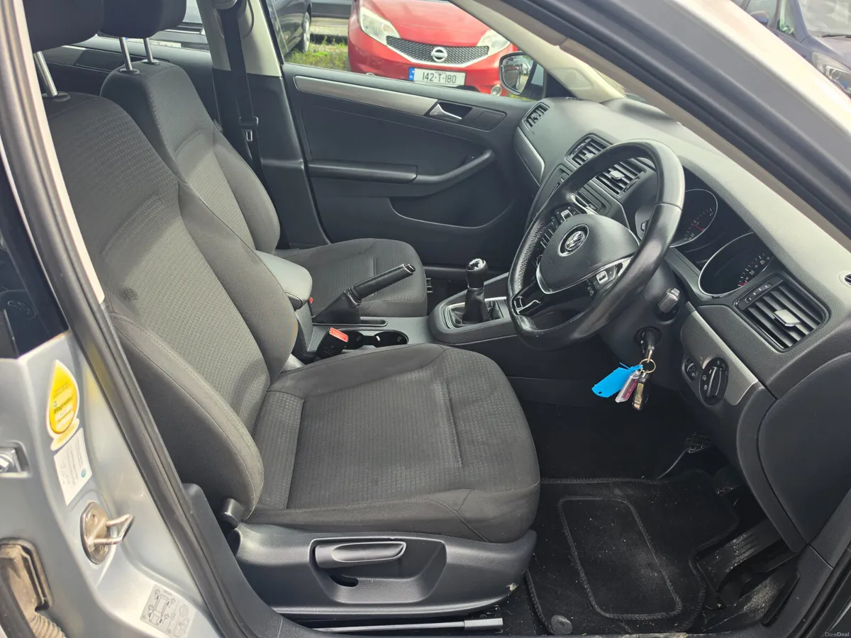 Volkswagen Jetta 2015 - Image 6
