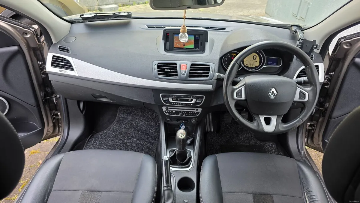 Renault Fluence 2011 1.5DCI TOM TOM edition - Image 6