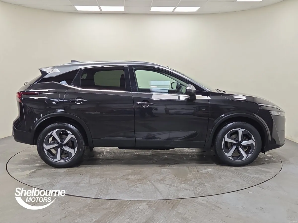 Nissan Qashqai 1.3 DiG-T MH N-Connecta 5dr - Image 3
