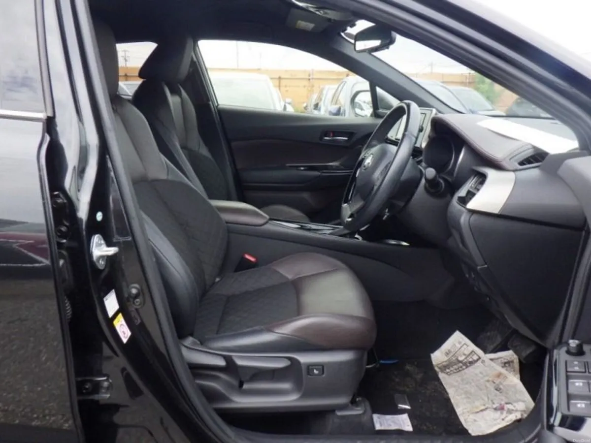 Toyota C-HR 1.8 Hybrid G Automatic - Image 3