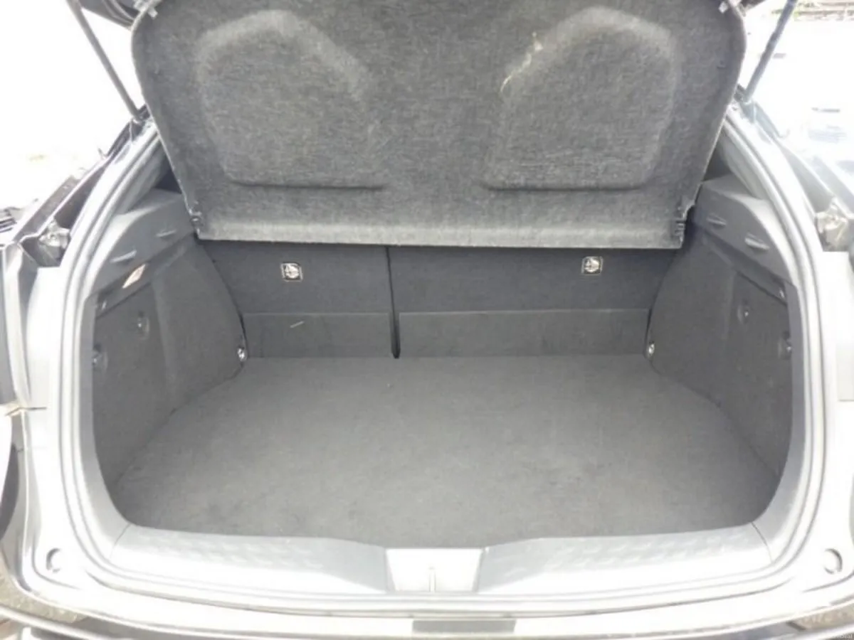 Toyota C-HR 1.8 Hybrid G Automatic - Image 6
