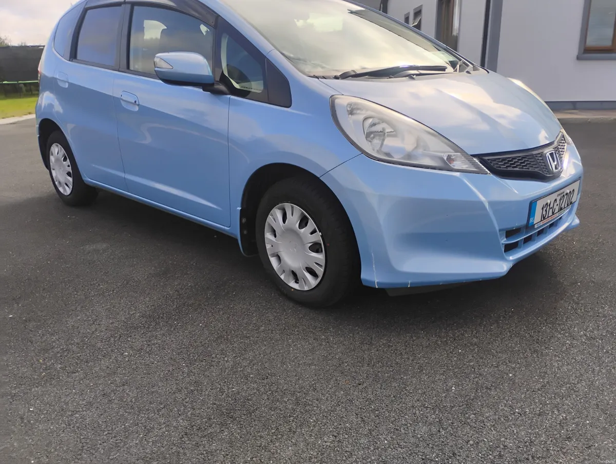 Honda Fit 2013  Automatic - Image 2