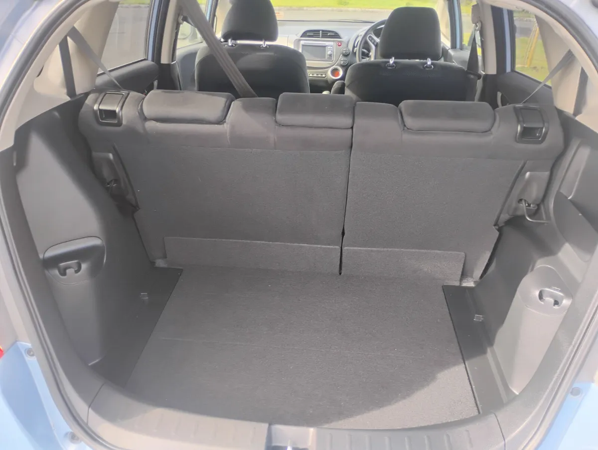 Honda Fit 2013  Automatic - Image 5