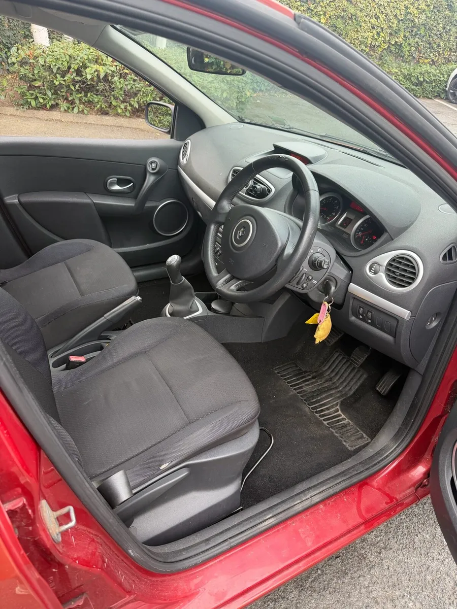 Renault Clio - Image 5