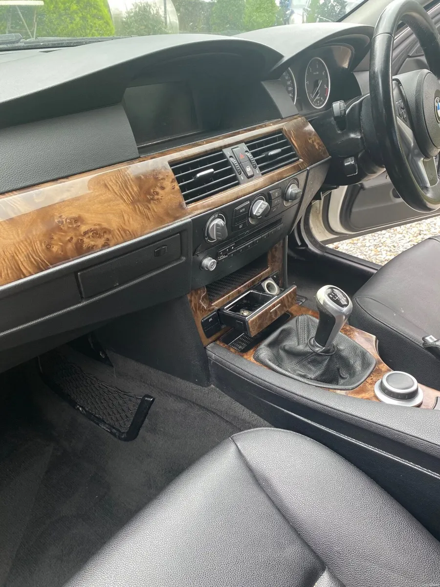 BMW 5-Series 2008 - Image 4