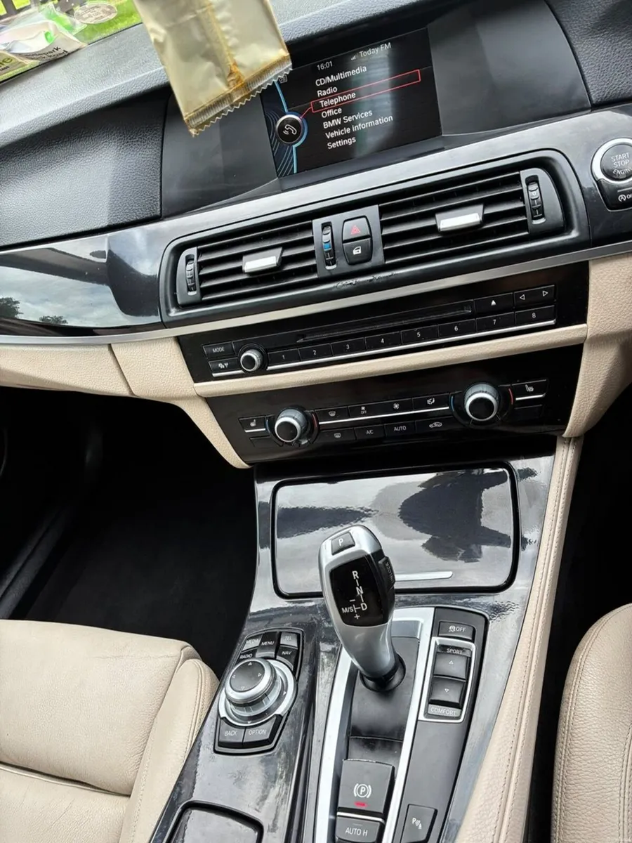 BMW 5-Series 2012 - Image 5