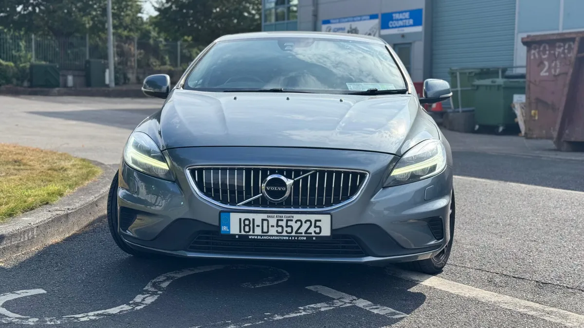 2018 Volvo V40 R-Design - Image 2