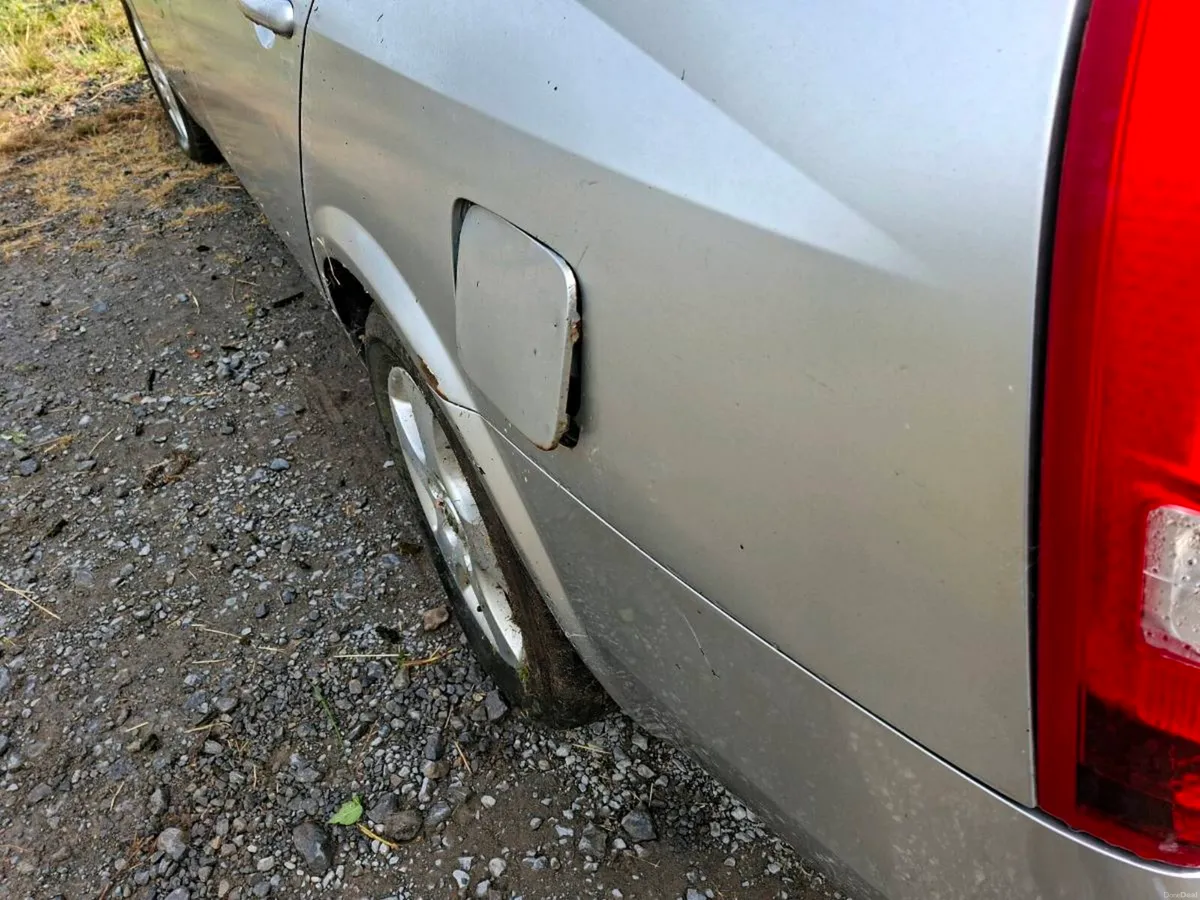 Nissan primera - Image 4