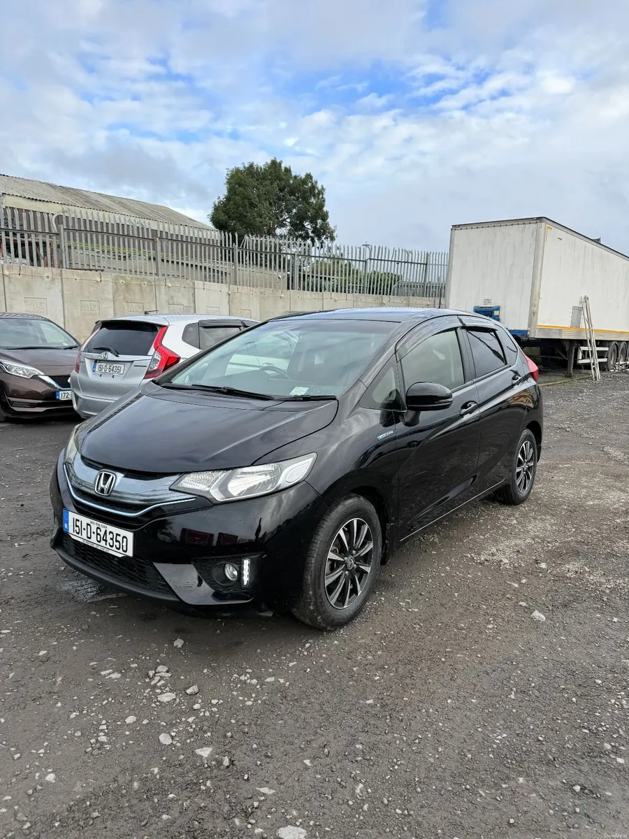 2015 Honda Fit 1.5 Self-Charging Hybrid Automatic - Image 3
