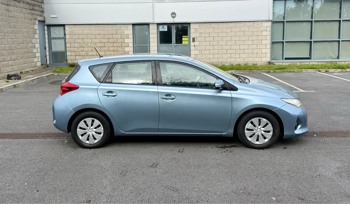 13 Toyota Auris Terra 1.4D4D Terra Fresh NCT & Tax - Image 2