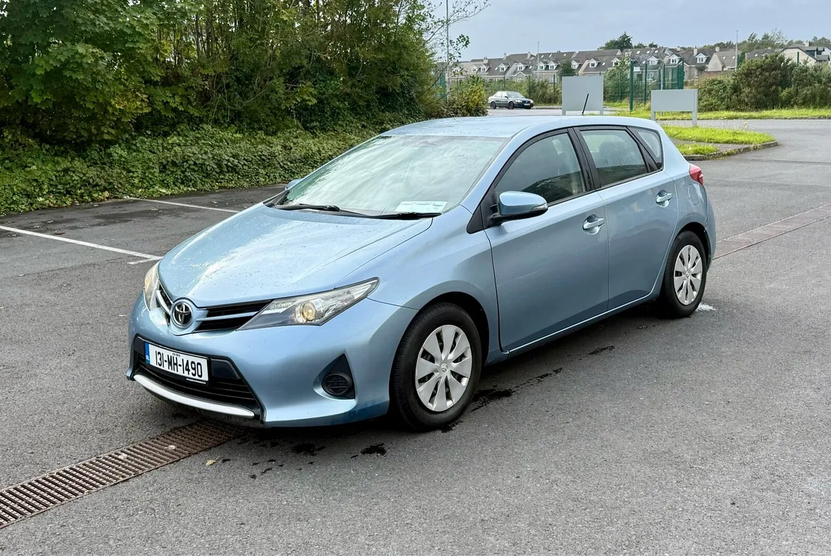 13 Toyota Auris Terra 1.4D4D Terra Fresh NCT & Tax - Image 4