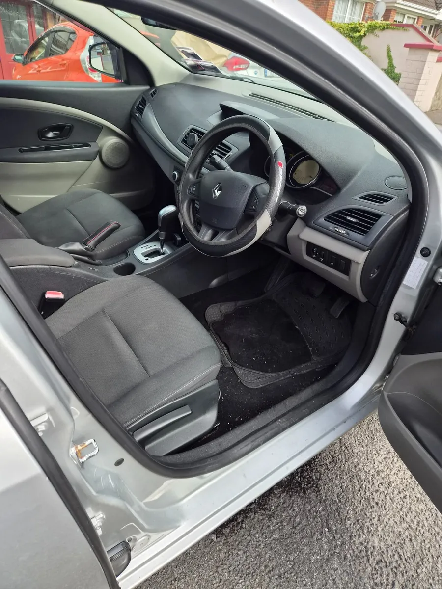 Renault Fluence 2011 - Image 6