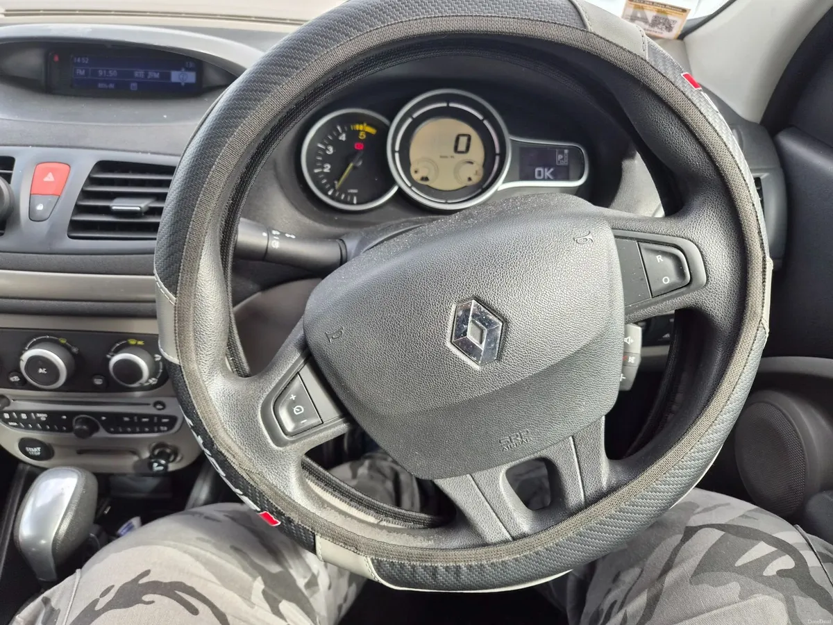 Renault Fluence 2011 - Image 6