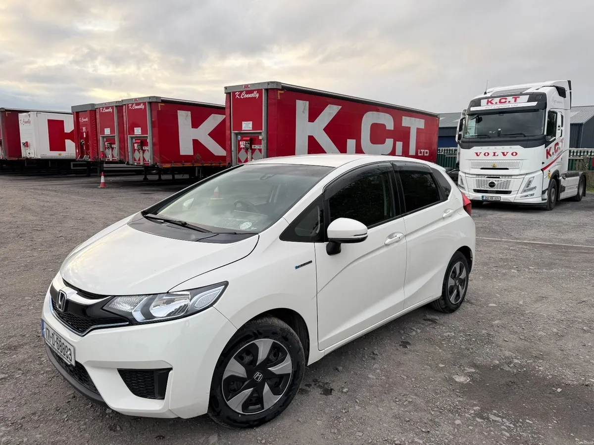 2017 Honda Fit 1.5 Self-Charging Hybrid Automatic - Image 2