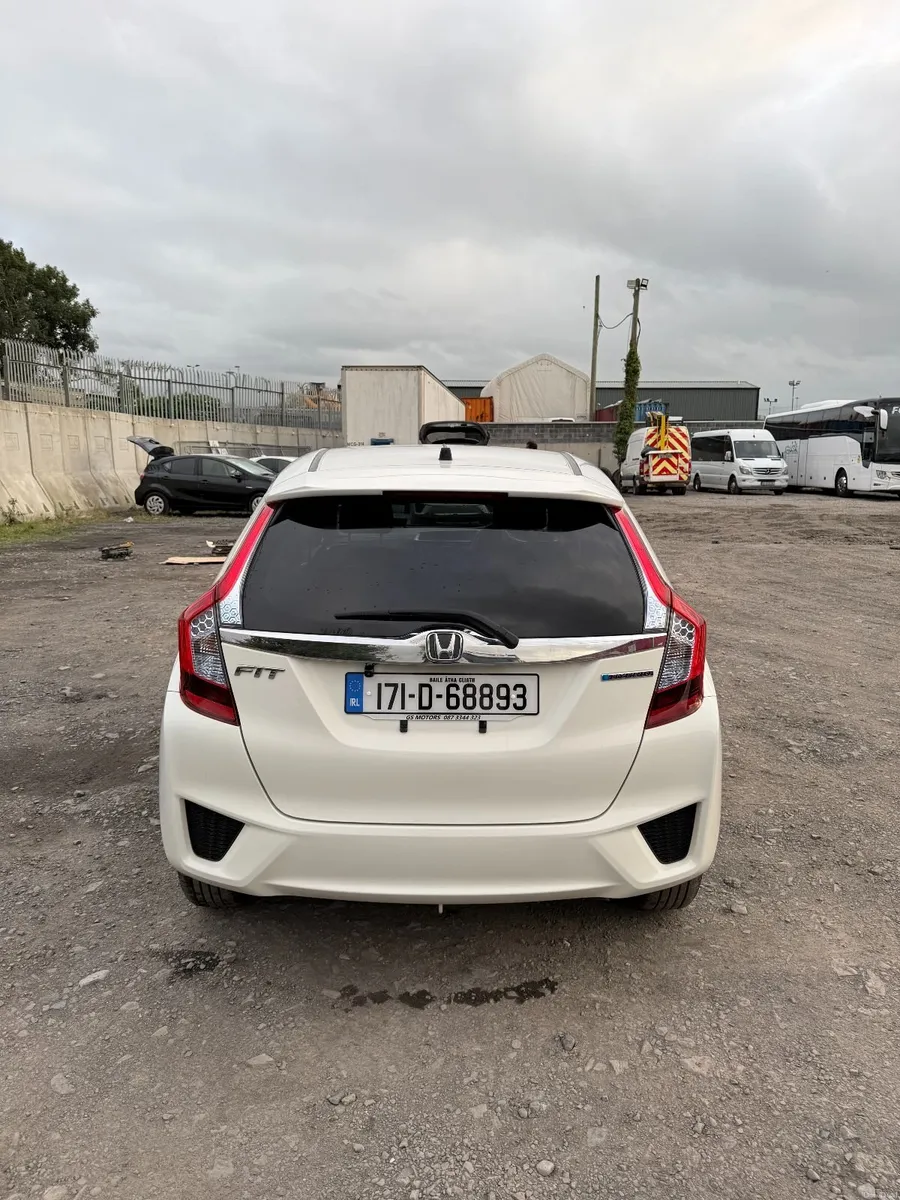 2017 Honda Fit 1.5 Self-Charging Hybrid Automatic - Image 5