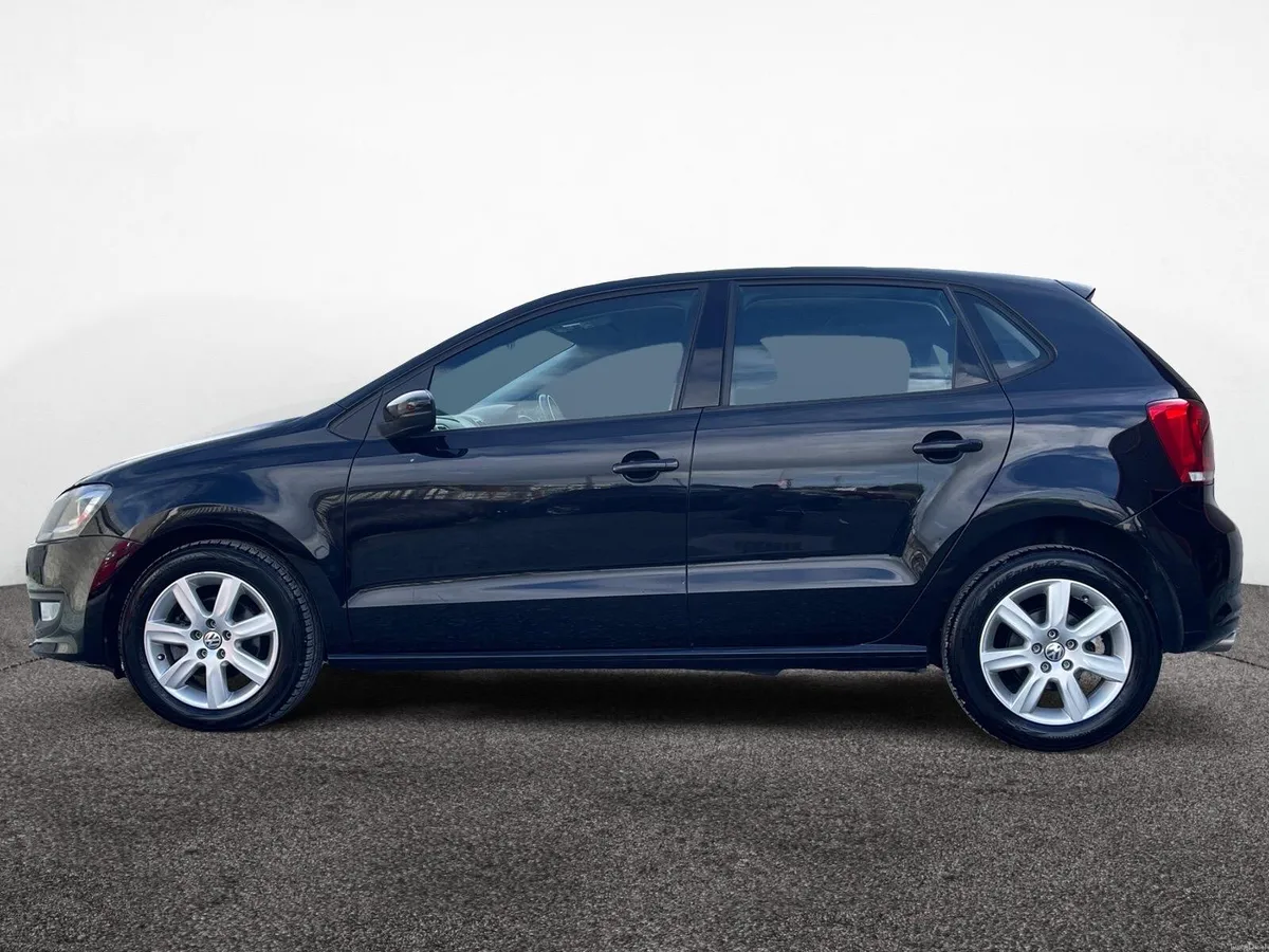 VW POLO AUTO **LOW kILOMETERS** UPGRADED RADIO - Image 6