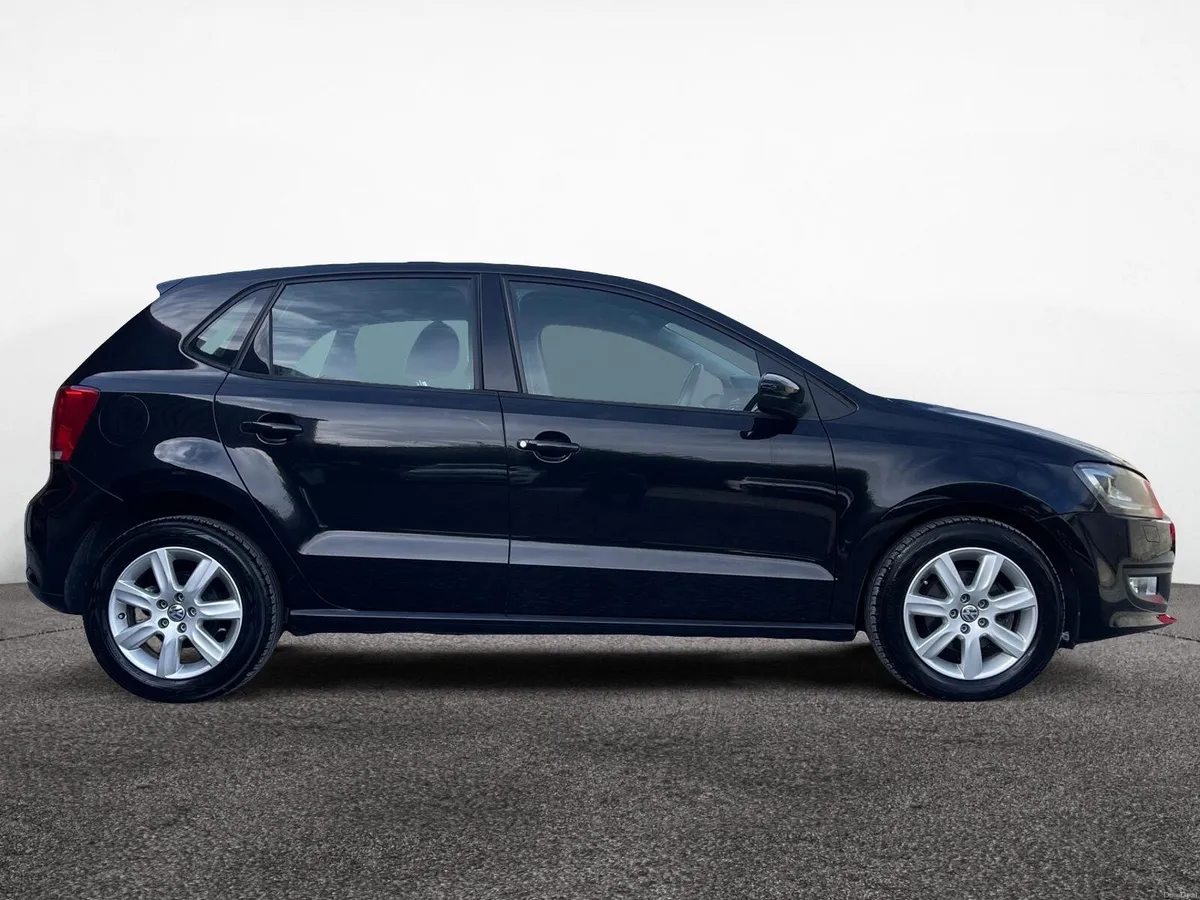 VW POLO AUTO **LOW kILOMETERS** UPGRADED RADIO - Image 2