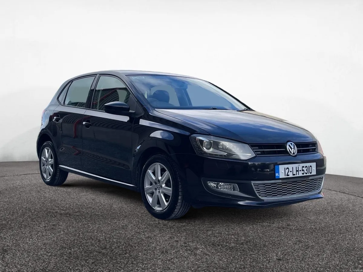 VW POLO AUTO **LOW kILOMETERS** UPGRADED RADIO - Image 1