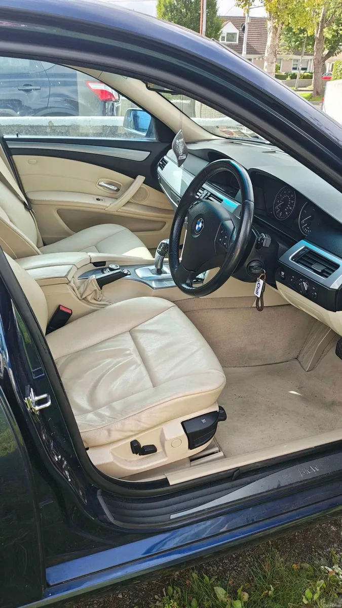 BMW 5-Series 2009 - Image 5