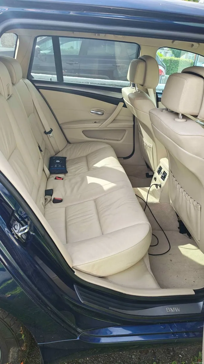 BMW 5-Series 2009 - Image 6