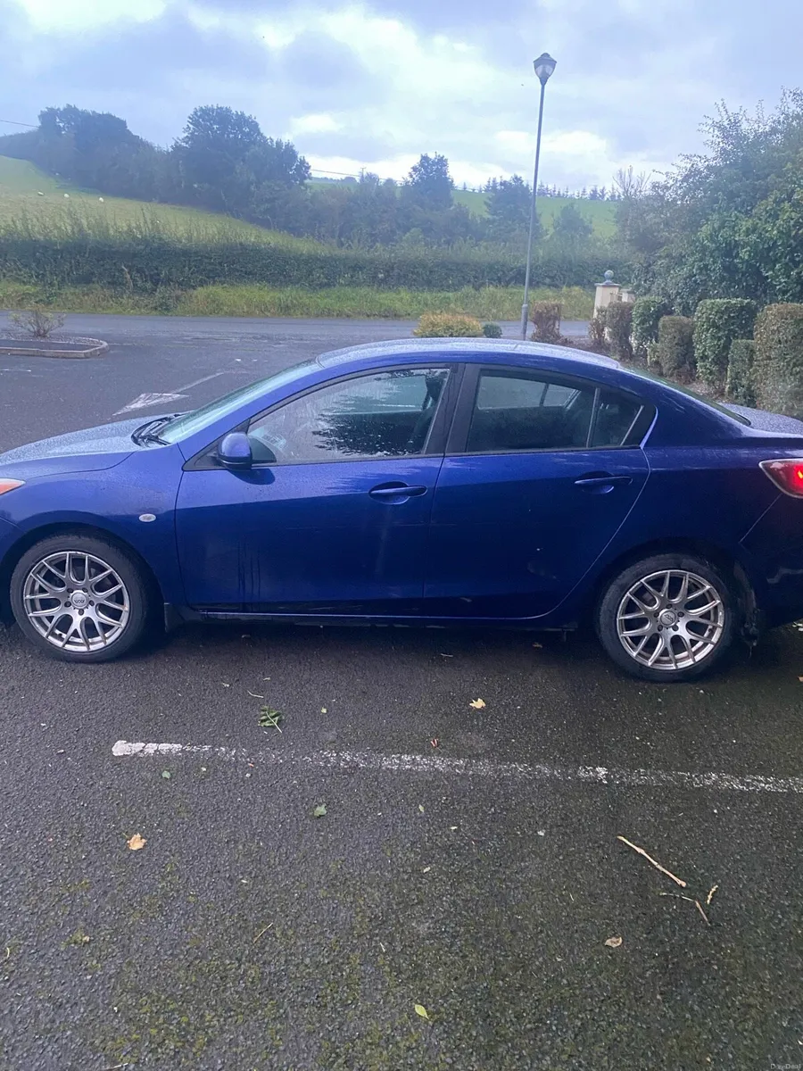 13 Mazda 3 - Image 2