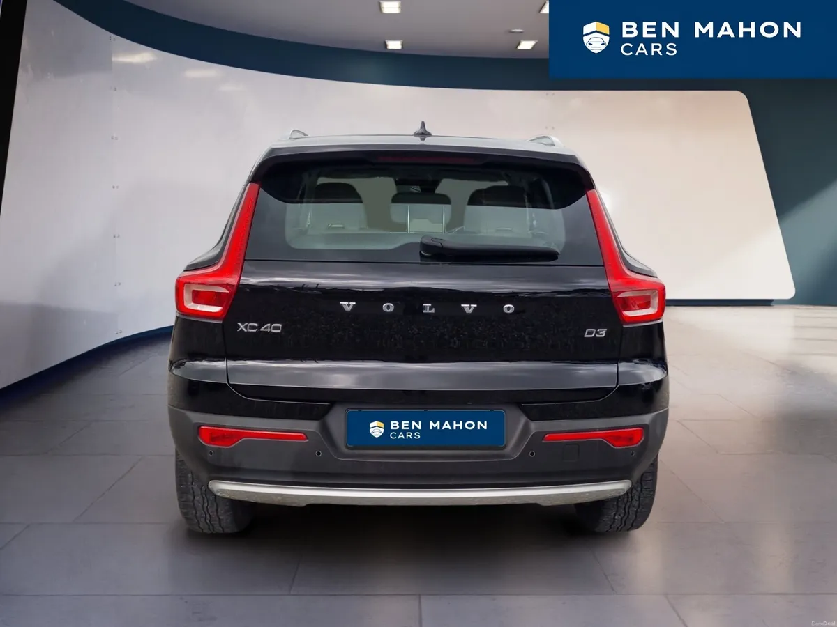 2018 Volvo XC40 Momentum D3 – 6-Speed Manual - Image 4