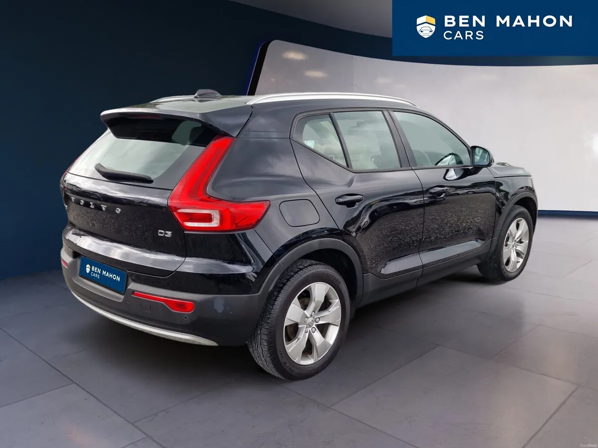 2018 Volvo XC40 Momentum D3 – 6-Speed Manual - Image 5