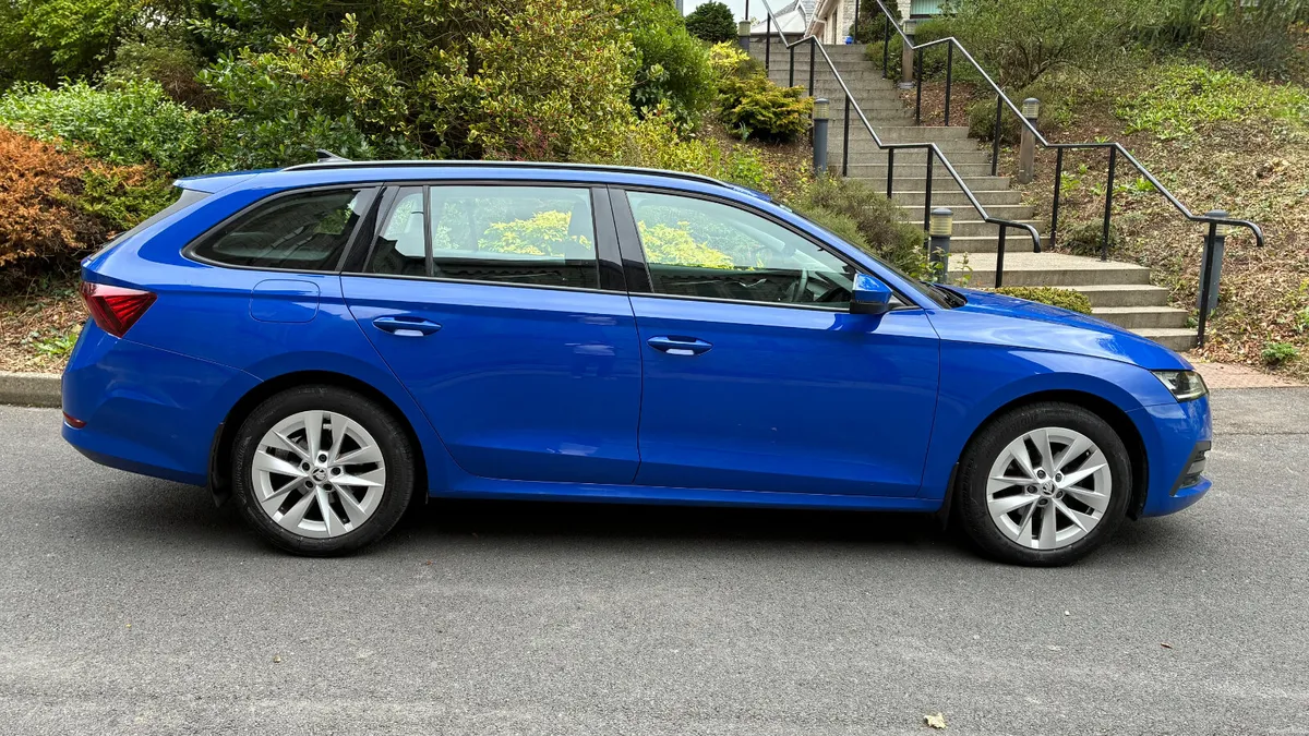 Skoda Octavia 2023 ESTATE 2.0 TDI FULL SERVICE HIS - Image 2