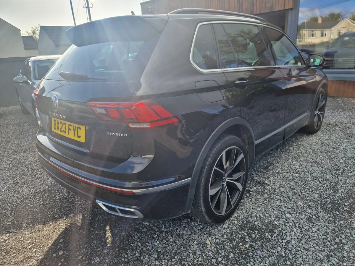 Volkswagen Tiguan LOW MILAGE - Image 2