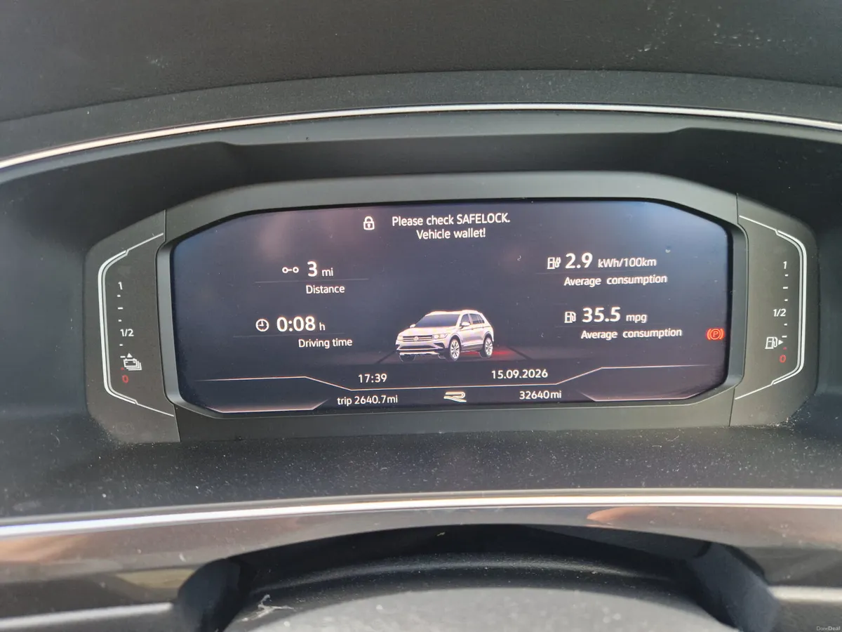 Volkswagen Tiguan LOW MILAGE - Image 4