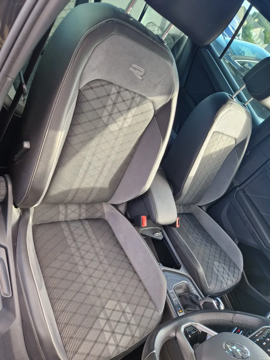 Volkswagen Tiguan LOW MILAGE - Image 6