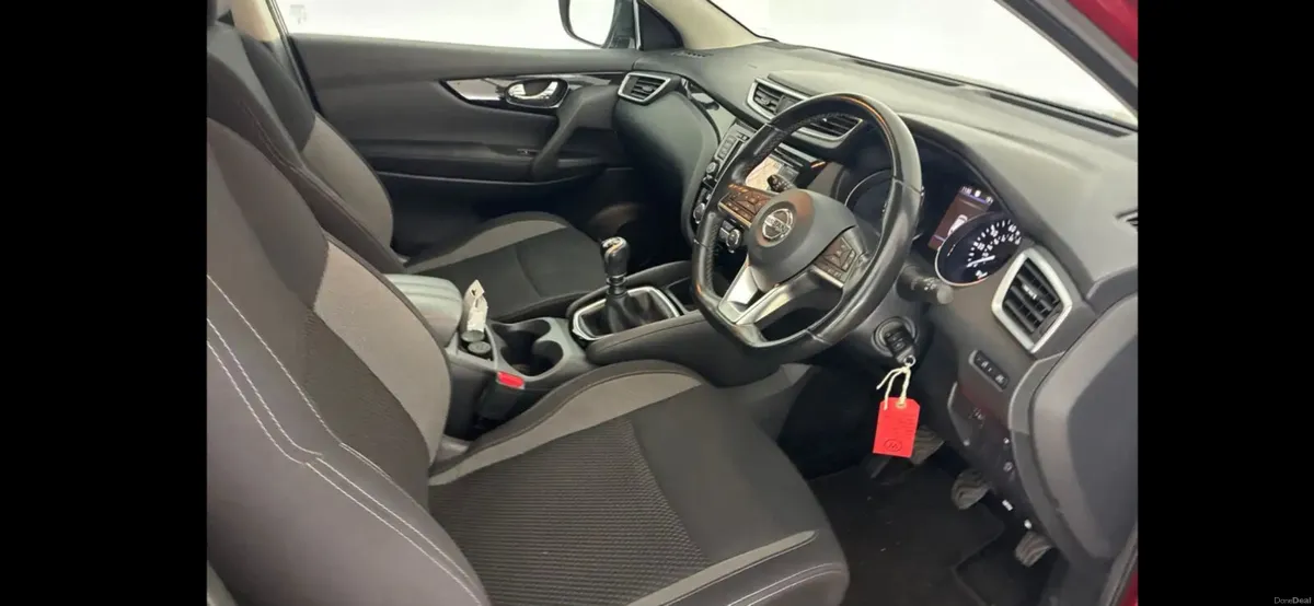 Nissan Qashqai LOW MILAGE - Image 5