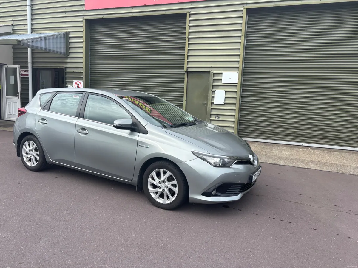 Toyota Auris 2017 - Image 2