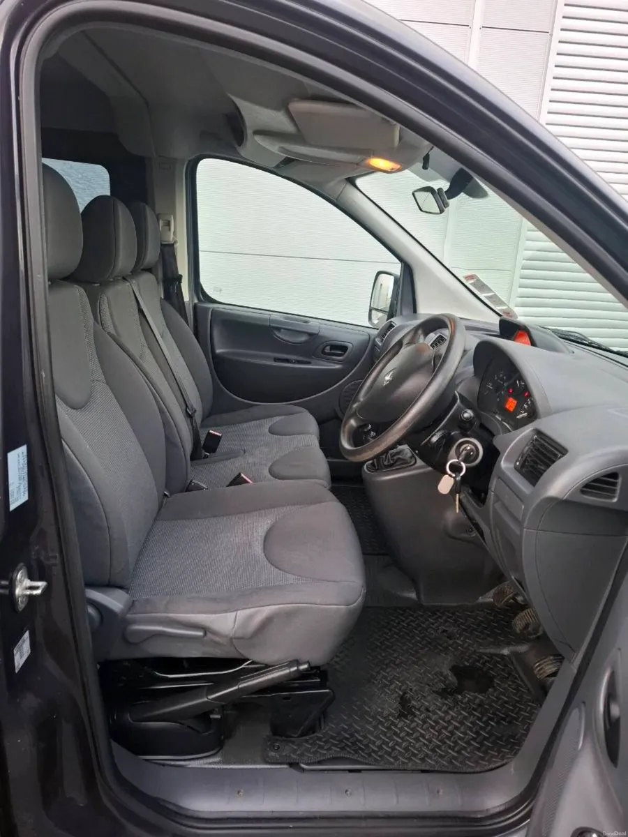 Peugeot Expert wheelchair accessible - Image 5