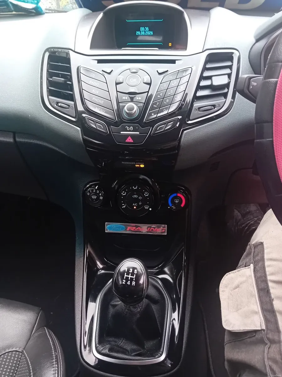 Ford Fiesta 2015 - Image 5