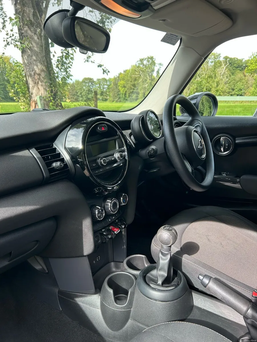 Car - Image 4