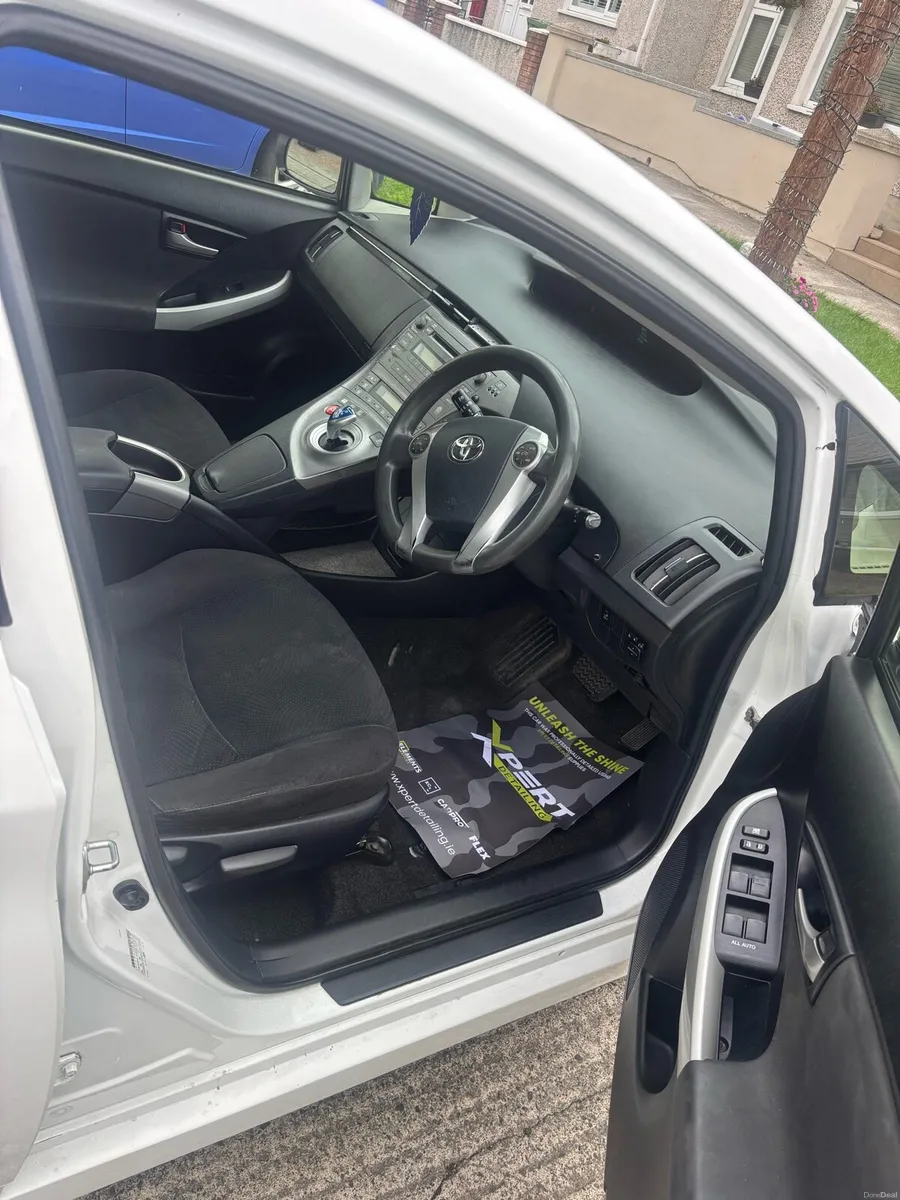 Toyota Prius - Image 6