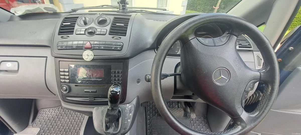 Mercedes-Benz V-Class 2009 - Image 2
