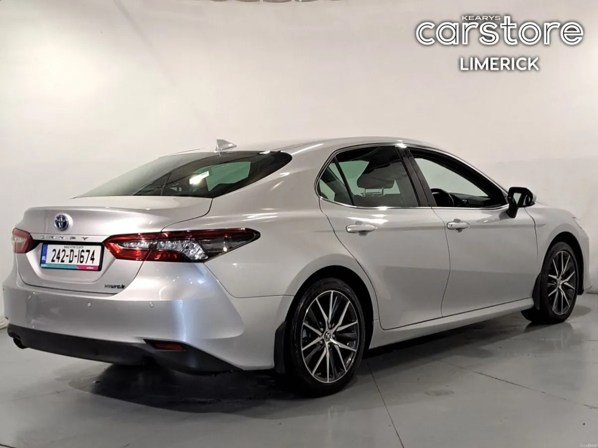 Toyota Camry 2.5 Hybrid Platinum Edition - Image 3